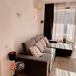 Royal Sun - Vaio - 1br With Balcony - Pool View * סאני ביץ'
